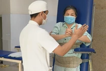 Tập phục hồi chức năng cho bệnh nhân u tủy ngực