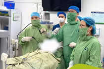 Đau bụng âm ỉ, bé gái 9 tuổi 'nuôi' u nang buồng trứng lớn dần