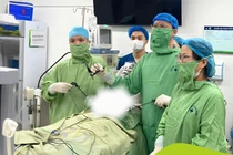 Đau bụng âm ỉ, bé gái 9 tuổi 'nuôi' u nang buồng trứng lớn dần