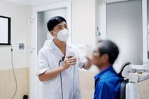 Hoãn cưới vì đang khỏe mạnh bất ngờ phát hiện ung thư vòm họng