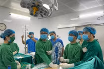 Đau bụng vùng thắt lưng không ngờ sỏi bám sonde JJ bỏ quên lâu ngày