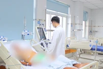 Vết xước nhỏ do sửa chữa đồ dùng khiến cụ ông bị uốn ván nguy kịch 