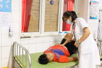 Hai trẻ dị ứng, sốc phản vệ nguy kịch do ăn trứng gà và tôm