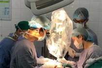 Kỳ tích cứu sống ngón tay thủy thủ bị đứt rời sau 25 giờ