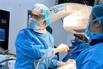 Cụ bà 75 tuổi bị chấn thương nặng khi dọn nhà sau bão lũ