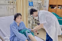 Lọc máu thay huyết tương cứu bệnh nhân nhược cơ nguy kịch