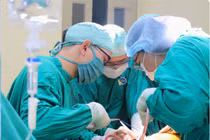 Ngã xe máy thanh niên 17 tuổi nguy cơ mất chi vì tắc mạch đùi