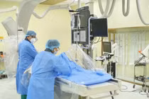 Nút mạch giữ lại tử cung do nhân xơ khủng cho người phụ nữ 47 tuổi