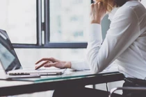 Mẹo chăm sóc da cho người phải làm việc nhiều trước màn hình