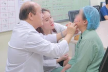 Ghép cơ thon ở chân lên mặt, trả lại nụ cười cho người phụ nữ mặt lệch