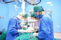 Tạo hình tuyến vú bằng vạt da cơ lưng rộng điều trị triệt căn