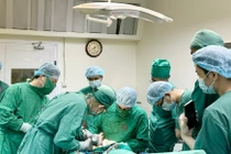 Nối thành công cẳng chân gần đứt rời cho người bệnh