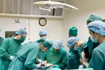 Nối thành công cẳng chân gần đứt rời cho người bệnh