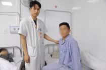 Bị thanh sắt đập vùng bẹn, người đàn ông chấn thương mạch máu nghiêm trọng