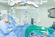 Đi khám ho phát hiện cả u trung thất và u tuyến ức