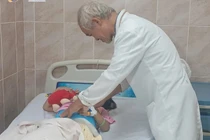 Bé 5 tuổi mổ trật khớp háng bẩm sinh thay đổi cuộc đời