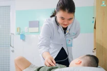 Trẻ 13 tháng tuổi sốt cao không ngờ thận, bể thận nung mủ