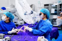 Phục hồi nụ cười sau 10 năm bấm huyệt, châm cứu chữa liệt mặt