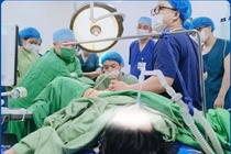 Người phụ nữ 20 tuổi nguy kịch do băng huyết muộn sau sinh