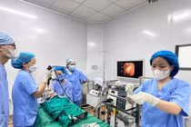 Nghỉ hè 1 tháng, 8 trẻ nuốt dị vật đường tiêu hóa nguy hiểm