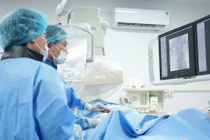 Nong và đặt stent cứu sống bệnh nhân hẹp động mạch cảnh