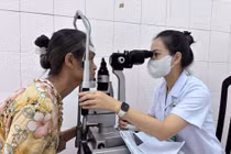 Đừng chủ quan với đau mắt đỏ, dùng sai thuốc có thể gây tổn thương giác mạc