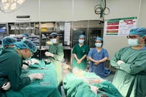 3 giờ căng thẳng giành sự sống, lấy dị vật sắt 6cm xuyên qua mặt, mắt tài xế