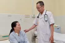 Hy hữu, ống thông hóa chất trôi vào tim bệnh nhân 48 tuổi