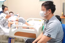 Bé trai 3 tuổi bị chó cắn thấu ngực, tràn máu, tràn khí màng phổi