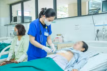 500ml dịch bao quanh tim, người phụ nữ nhập viện vì lồng ngực bị bóp nghẹt