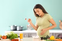 Mẹ bầu ăn sai hại con dị ứng?