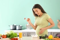 Mẹ bầu ăn sai hại con dị ứng?