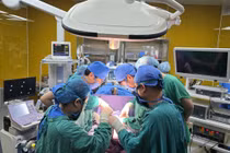 Thai phụ 28 tuần sốc mất máu, suy hô hấp, suy tuần hoàn do rau cài răng lược