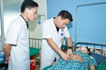 Cứu hai mẹ con sản phụ bong rau non thể nặng