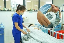 Bỏ tiêm insulin 3 ngày, trẻ 16 tuổi bị tiểu đường biến chứng