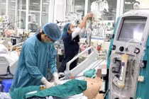 Cứu sống bệnh nhân Malaysia sốc nhiễm khuẩn, viêm phổi nặng trên nền suy tim