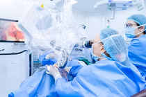 Viêm tai giữa ăn mòn xương, dây thần kinh khiến người phụ nữ điếc, liệt mặt