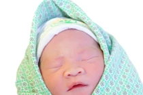 Em bé chào đời khỏe mạnh sau hành trình đặt shunt phổi từ trong bào thai