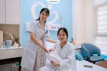 Cứu thai nhi chậm tăng trưởng cho sản phụ mang song thai, 1 thai chết lưu