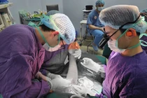 Máy lóc gỗ khiến cánh tay người đàn ông đứt rời, dập nát