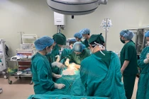 Cứu sản phụ mắc rau tiền đạo trung tâm trên nền mổ lấy thai cũ