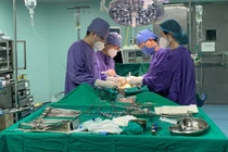 Chữa khỏi u tuyến tiền liệt khổng lồ 600g cho bệnh nhân 83 tuổi