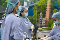 Cắt cả 2 phần phụ vì để khối u quái buồng trứng 3 năm không điều trị