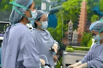 Cắt cả 2 phần phụ vì để khối u quái buồng trứng 3 năm không điều trị