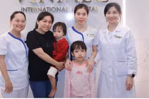 Sốt cao kéo dài đau họng, trẻ bị viêm amidan cấp biến chứng viêm tai giữa mủ