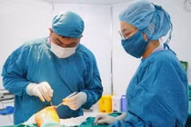 Thanh niên 31 tuổi đã phải cắt các ổ loét hoại tử do gút