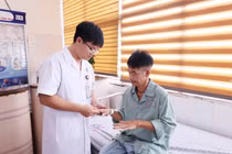 Đang khỏe mạnh bỗng yếu tứ chi, nói khó vì hội chứng Guillain-Barré