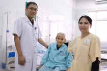 Ngã từ giường, cụ bà 106 tuổi phải thay khớp háng