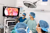 Thay đổi thói quen đại tiện, Việt kiều Mỹ bán tắc ruột do khối u đại tràng