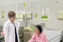 Đắp lá dân gian trị ngứa vùng kín, người phụ nữ bị loét diện rộng